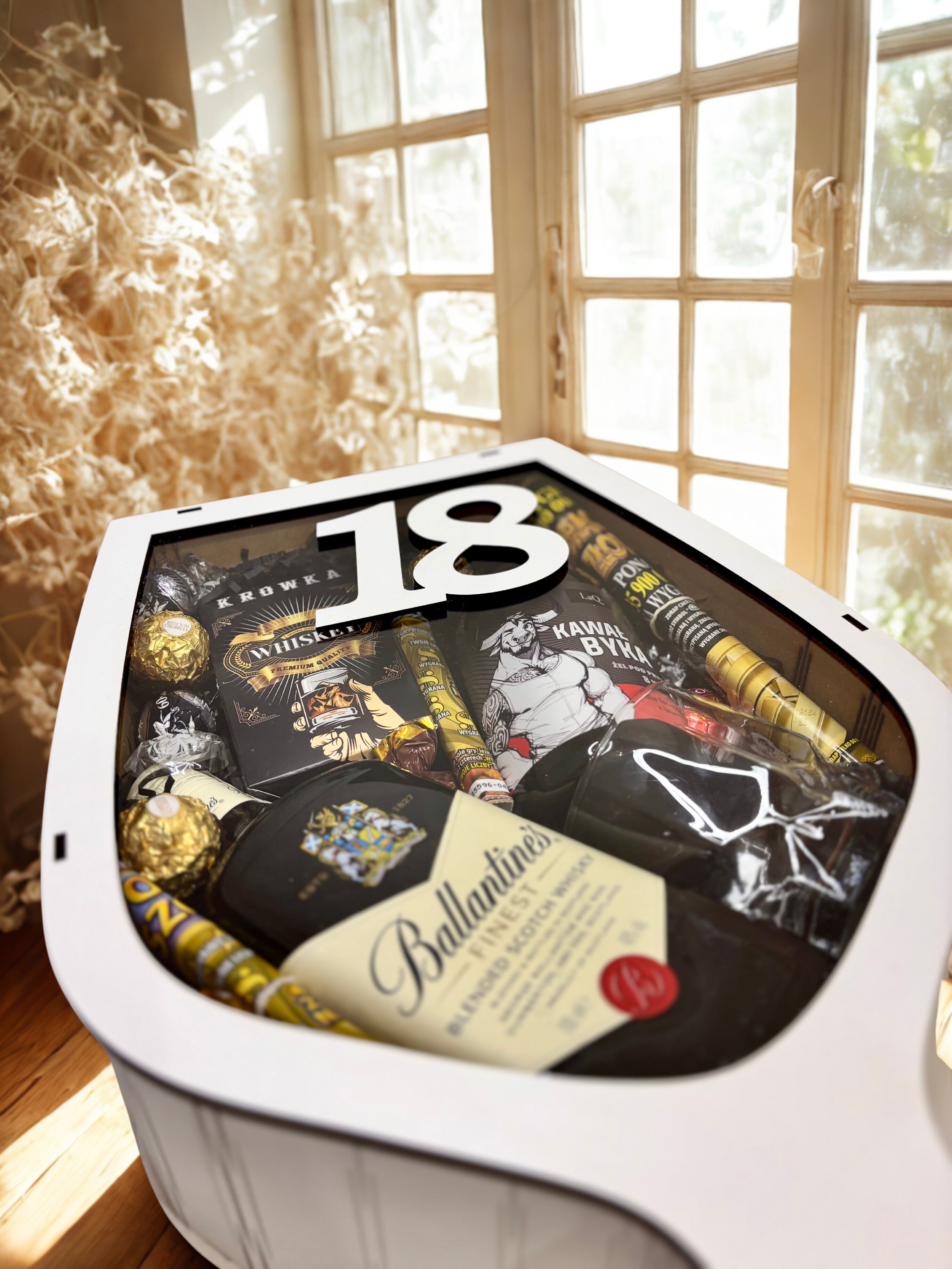 Drewniany box w kształcie kieliszka Boy