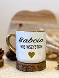 Kubek „Babcia wie wszystko” ze złotym uchem i rantem