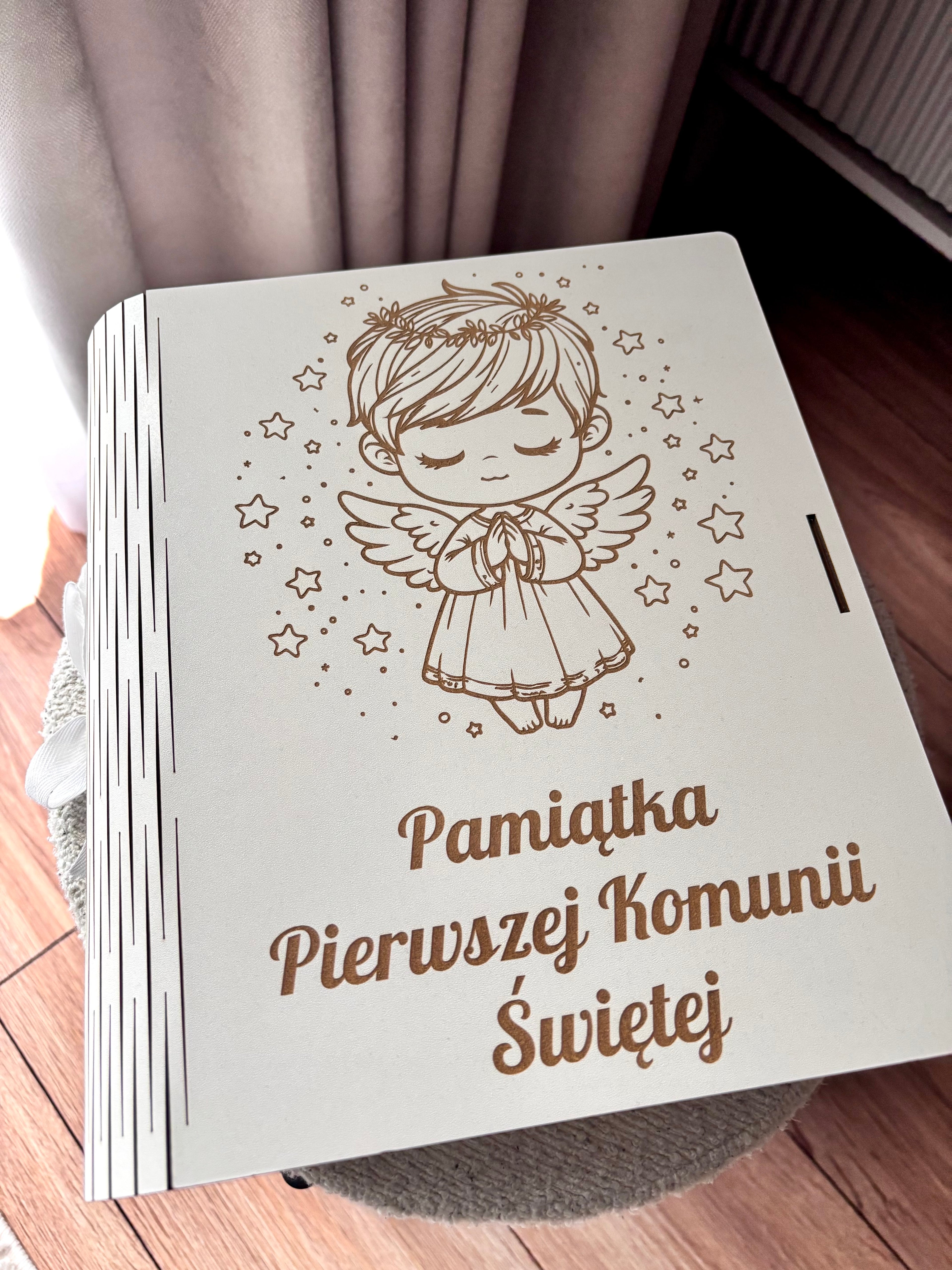 Box prezentowy na I Komunię Świętą w kształcie książki