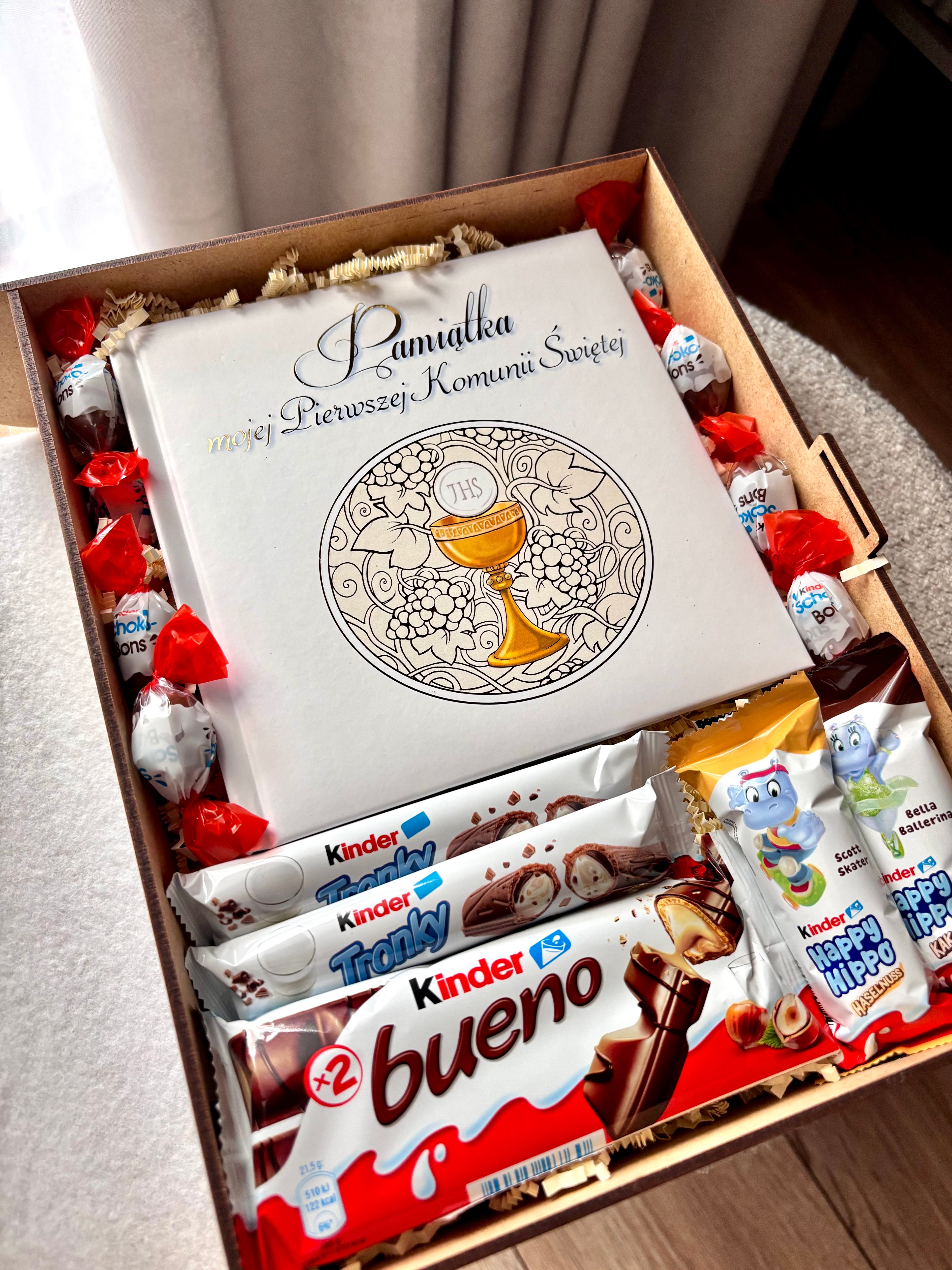Box prezentowy na I Komunię Świętą w kształcie książki